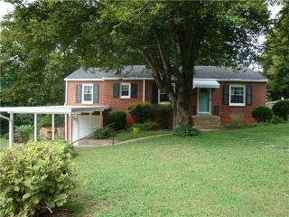 1012 Oakdale Dr, Columbia, TN 38401-3093