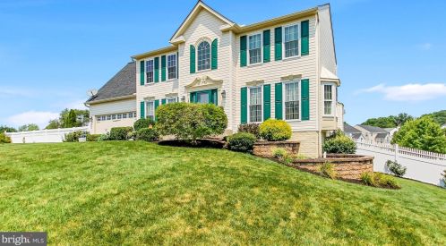 1915 Oak Hills Dr, Hanover, PA 17331-8522