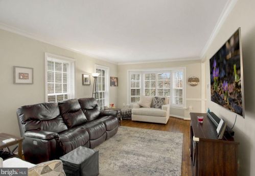 5666 Sutherland Ct, Springfield VA  22015-1850 exterior