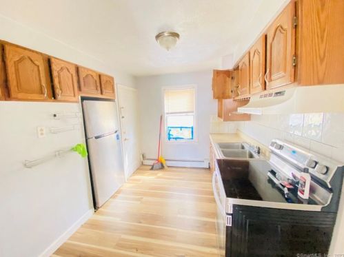 719 Queen St, Bridgeport CT  06606-3379 exterior