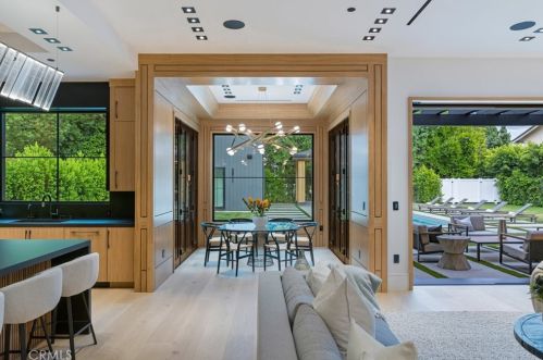 4508 Haskell Ave, Van Nuys CA  91436-3148 exterior