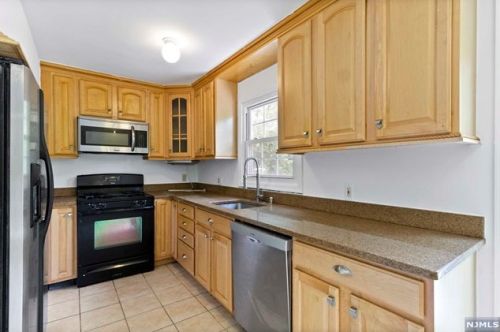 29 River Rd, Oakland NJ  07436-1912 exterior