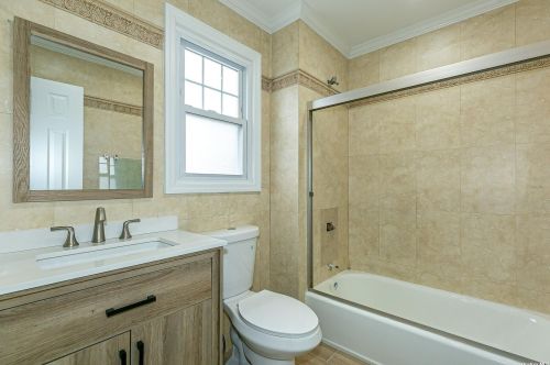 34 5th Ave, New Hyde Park NY  11040-5004 exterior