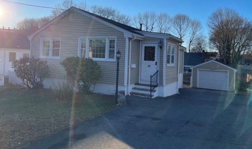 80 Denver St, Saugus, MA 01906-2425