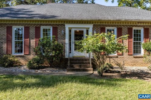 239 Jefferson Dr, Bybee, VA 22963-2326