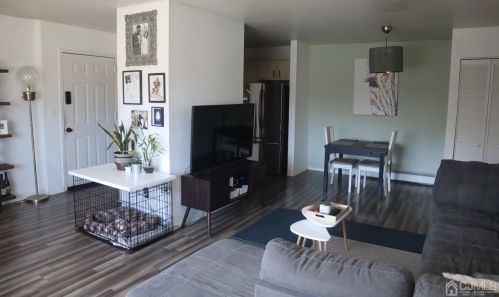 114 Cricket Ln, Woodbridge NJ  07095-1542 exterior