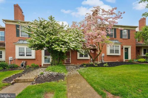 104 Village Green Dr, Gilbertsville, PA 19525-9500
