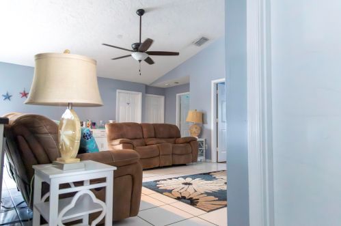 1860 Primrose Ln, West Palm Beach FL  33414-8673 exterior