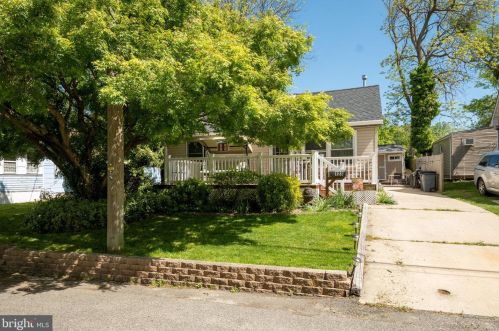 123 Cove Rd, West Deptford, NJ 08051-1429
