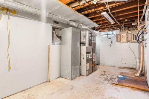 22 Maple St, Central Islip NY  11722-3127 exterior