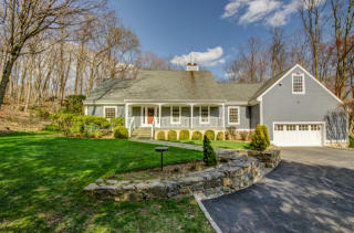 14 Banks Farm Rd, Bedford, NY 10506-1914