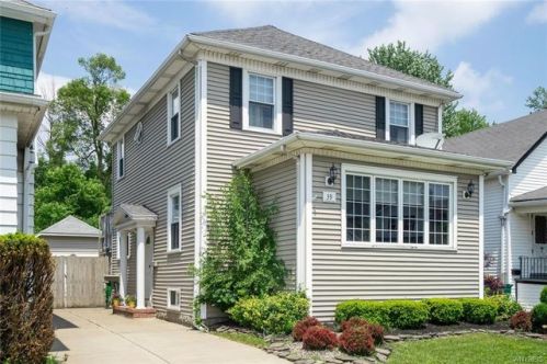 39 Nicholson St, Buffalo, NY 14214-1164