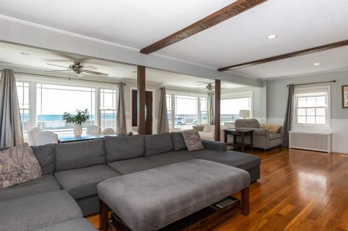 799 Ocean Blvd, Hampton NH  03842-4307 exterior