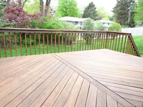 4 Marks Ct, Stony Point, NY 10980-2610