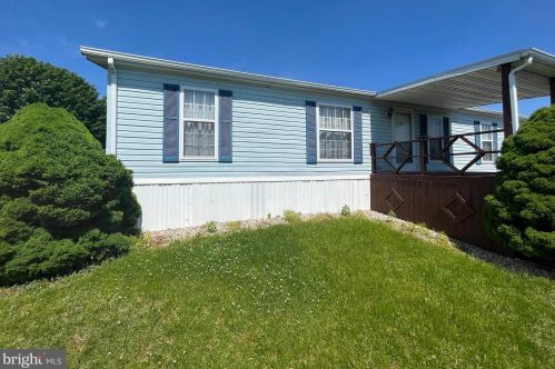 201 Fawn Meadow Xing, Lancaster, PA 17603-2193