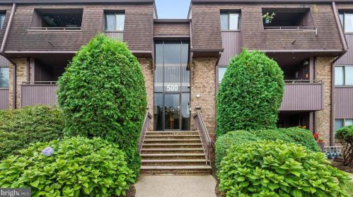 524 Woodmill Dr, East Windsor NJ  08512-2511 exterior
