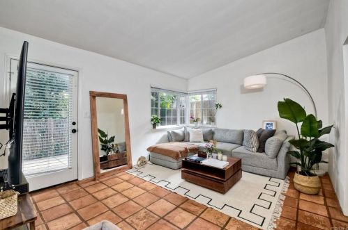 142 Glaucus St, Encinitas CA  92024-1601 exterior