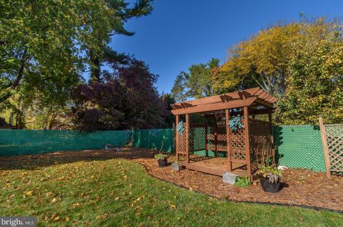 556 Leverington Ave, Philadelphia PA 19128-3314 exterior