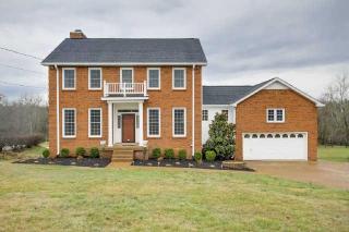 1915 Pointe Barton Dr, Lebanon TN  37087-9053 exterior