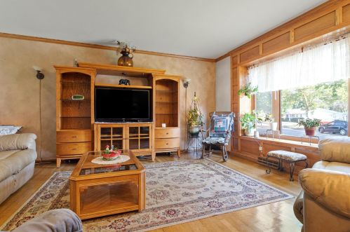 7100 Lima St, Milwaukee, WI 53223-5737