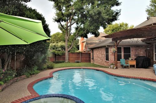 2012 Shumard Ln, Lewisville TX  75028-7621 exterior