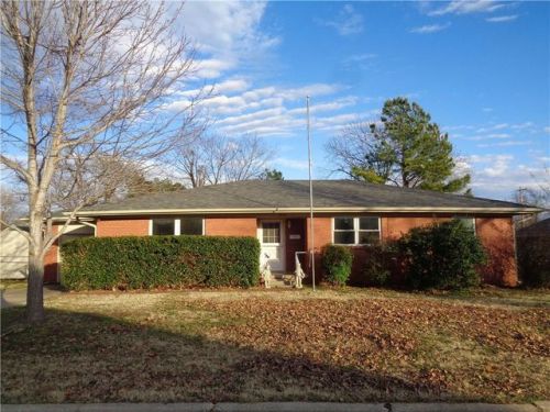 1933 Minnesota Ave, Shawnee, OK 74804-3817