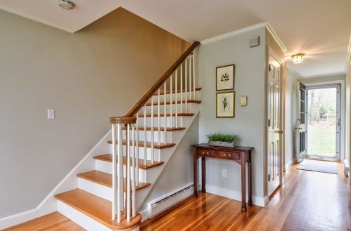 17 Colonial Rd, Dover, MA 02030-1634