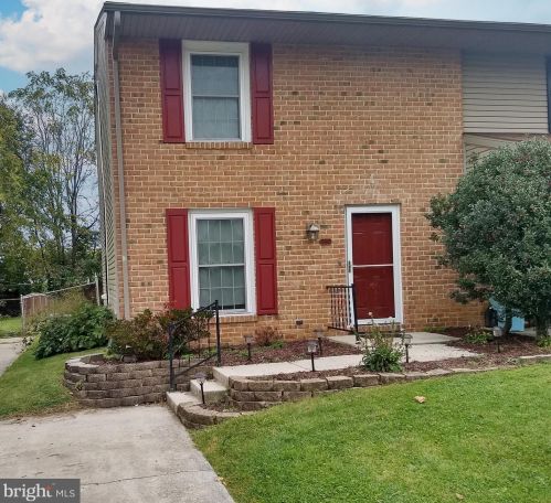 590 Hammond Ave, Hanover, PA 17331-3817