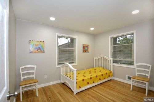 69 Mcnomee St, Oakland NJ  07436-2608 exterior