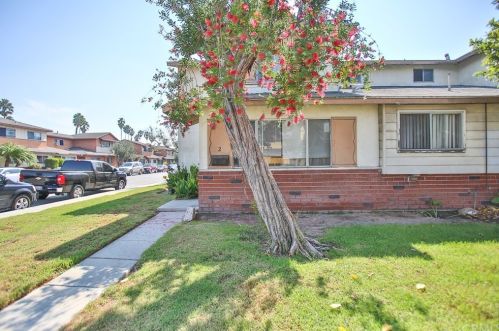 2 Boothill Ln, Long Beach, CA 90745-5609