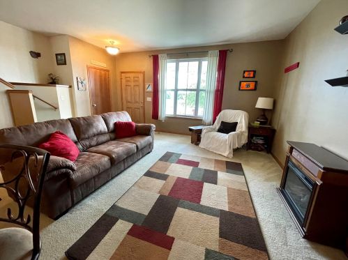 614 Hunter Oaks Blvd, Watertown WI  53094-7730 exterior