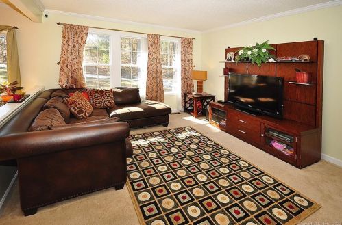 93 Cougar Dr, Manchester CT  06040-6379 exterior