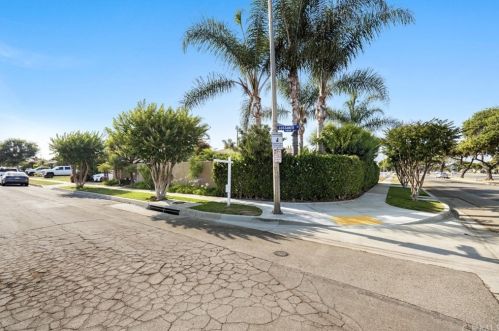 5859 Gossamer St, Long Beach, CA 90808-2715