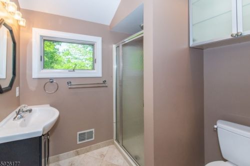 39 Winona Ave, Lincoln Park NJ  07035-1711 exterior