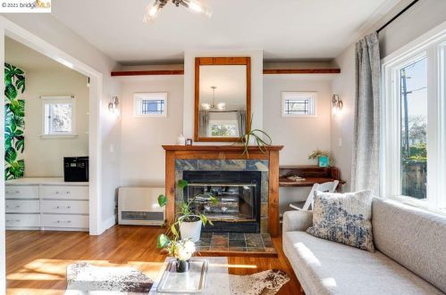 5912 Fremont St, Oakland CA 94608-2217 exterior