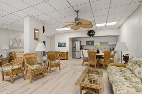 3 Bluebill Ave, Naples FL  34108-1788 exterior