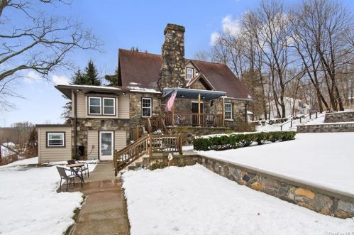 18 Old Bullet Hole Rd, Mahopac, NY 10541-2535