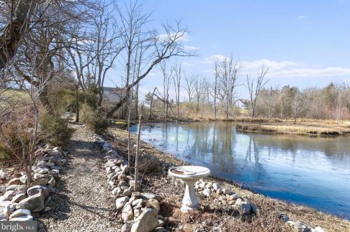 52 Oak Crest Dr, Richmond National Battlefiel VA  22835-1579 exterior