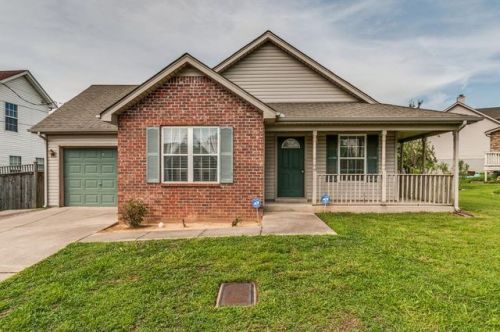 881 Pin Oak Dr, Antioch, TN 37013-1571