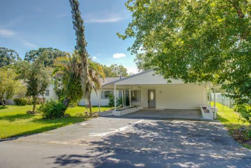 27836 Lois Dr, Tavares, FL 32778-9610