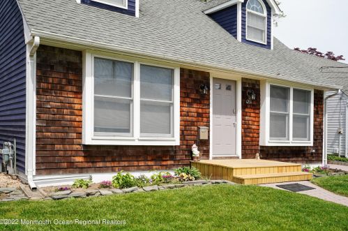 1231 Fleming Ave, Point Pleasant Beach, NJ 08742-4040