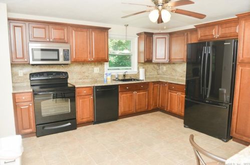 40 Farmstead Ln, Plainville CT  06062-1412 exterior