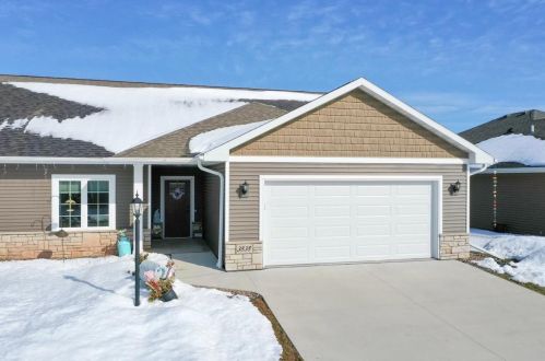 3838 Shore Crest Ln, Green Bay, WI 54311-9147