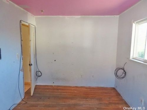 233 Rushmore St, Westbury NY  11590-3822 exterior