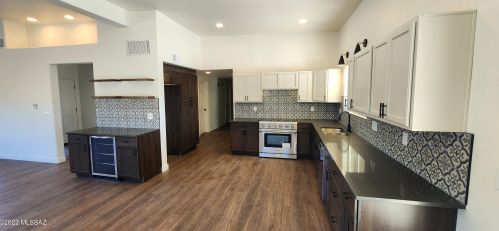 10250 Hawk Hill Ln, Tucson, AZ 85749-8300
