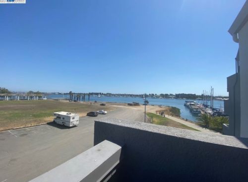 1 Embarcadero, Oakland CA  94607-4539 exterior