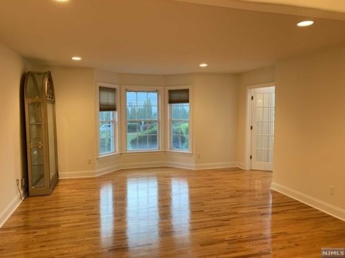 379 Goffle Rd, Ridgewood NJ  07450-4033 exterior