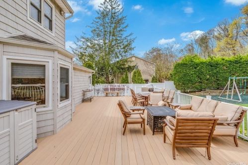 74 Stonehurst Ln, Huntington Station NY 11746-7935 exterior