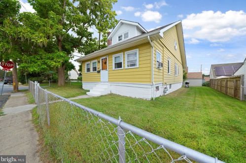 327 Summit Ave, Wilmington, DE 19804-1725