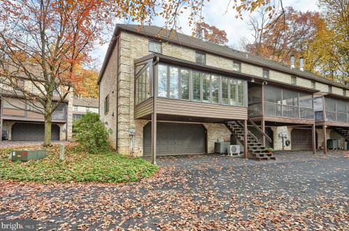1312 Sand Hill Rd, Hummelstown, PA 17036-9713
